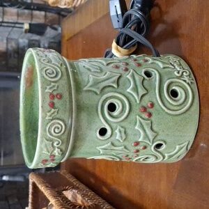 Scentsy Holly Berry Fragrance Discontinued Retired Christmas wax warmer